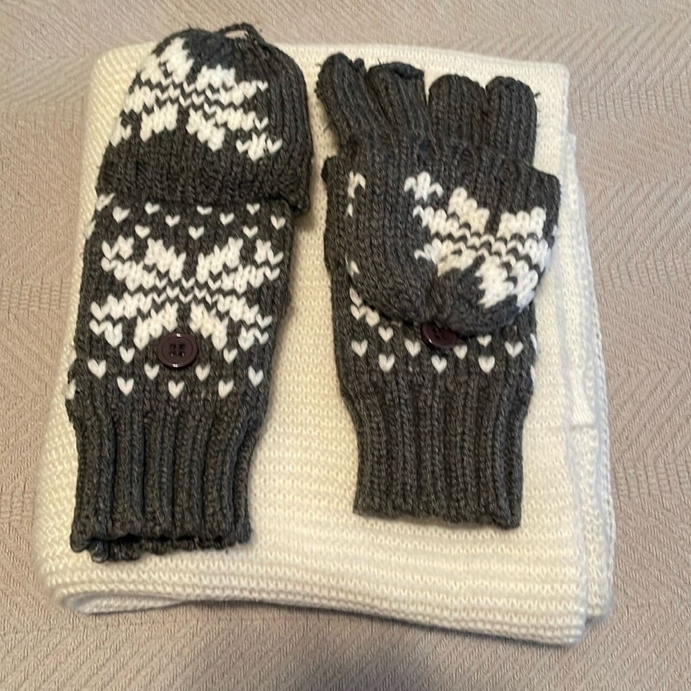 Scarf and gloves
